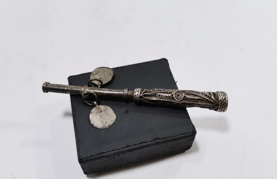 OSMANLI DÖNEMİ TELKARİ İŞÇİLİKLİ NADİR FORMDA GÜMÜŞ SİGARA AĞIZLIĞI