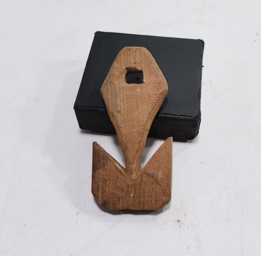 BALTA FORMUNDA YAPILMIŞ OSMANLI DÖNEMİ ŞAMAN KÜLTÜRÜ AHŞAP TILSIM KOLYE