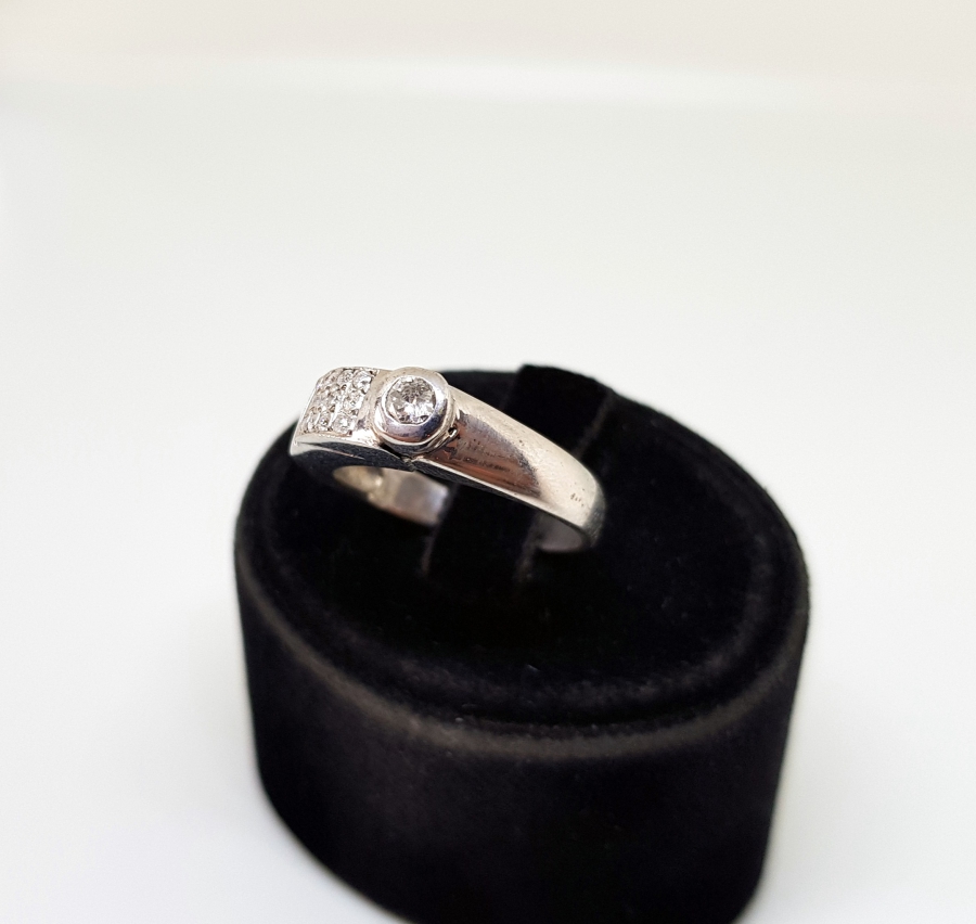 PIRLANTA TAŞLI İTALYAN MODEL TEKTAŞ YÜZÜK