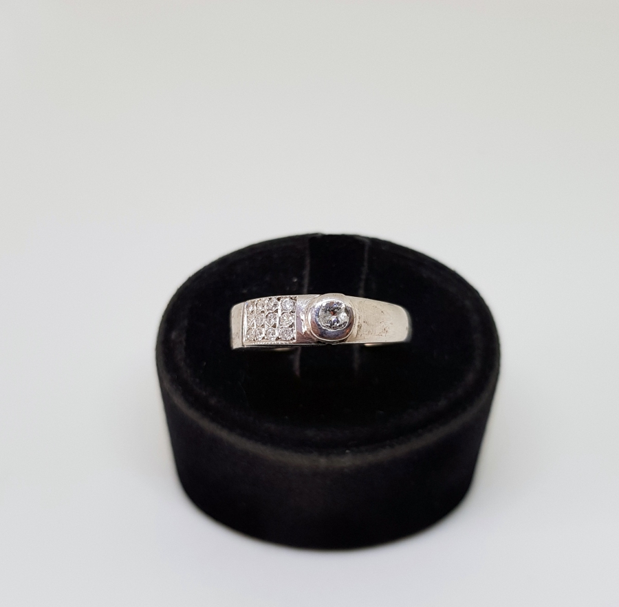 PIRLANTA TAŞLI İTALYAN MODEL TEKTAŞ YÜZÜK