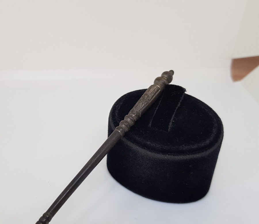 ÜZERİ KABARTMA İŞÇİLİKLİ GÜMÜŞ PEYNİR ÇATALI