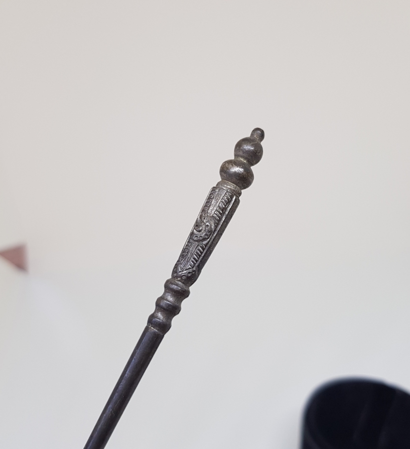 ÜZERİ KABARTMA İŞÇİLİKLİ GÜMÜŞ PEYNİR ÇATALI