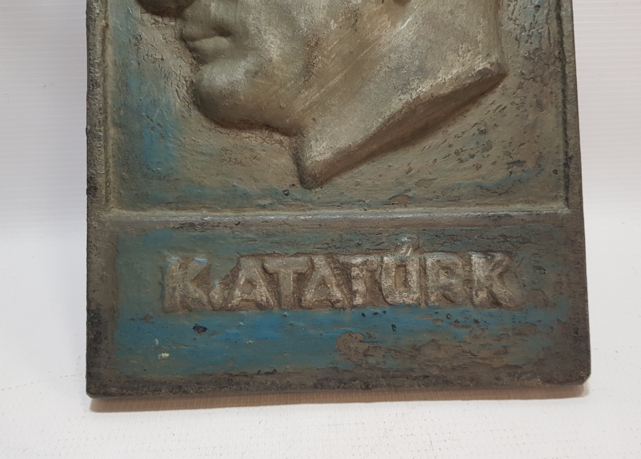CUMHURİYET BAŞLARI KABARTMA İŞÇİLİKLİ METAL RÖLYEF ATATÜRK BÜSTÜ