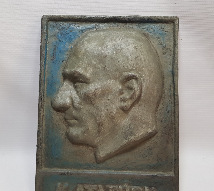 CUMHURİYET BAŞLARI KABARTMA İŞÇİLİKLİ METAL RÖLYEF ATATÜRK BÜSTÜ