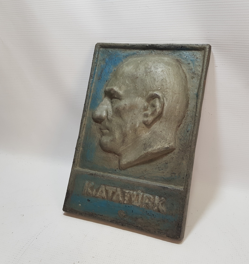 CUMHURİYET BAŞLARI KABARTMA İŞÇİLİKLİ METAL RÖLYEF ATATÜRK BÜSTÜ