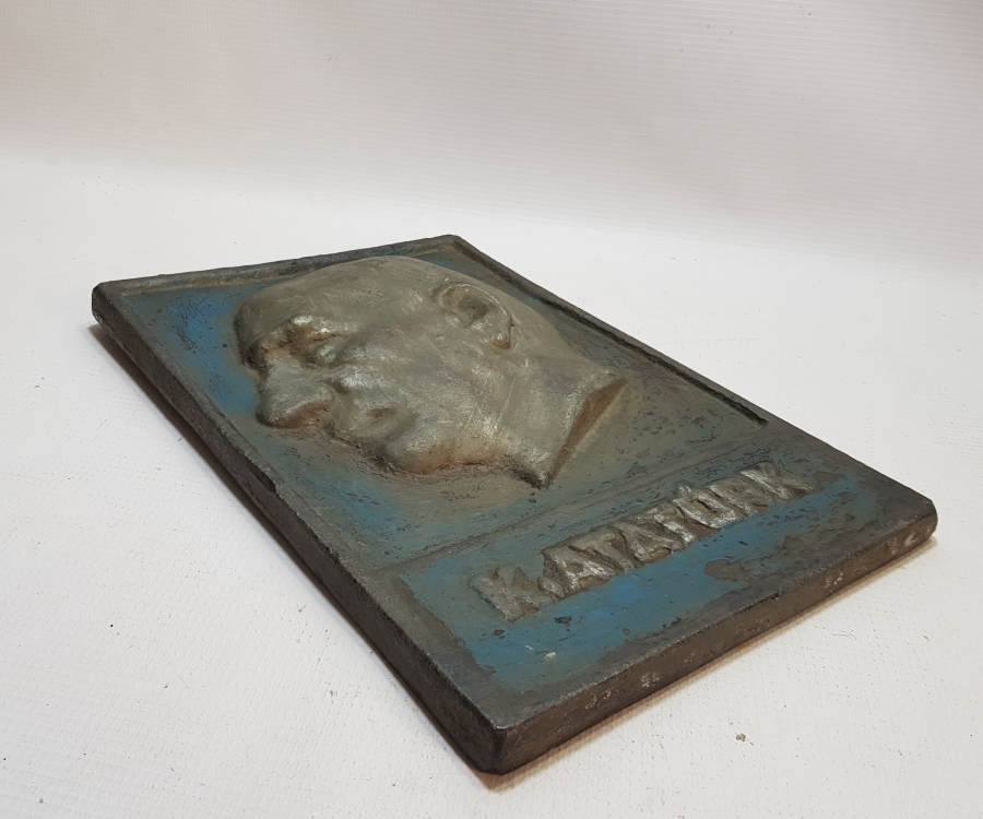 CUMHURİYET BAŞLARI KABARTMA İŞÇİLİKLİ METAL RÖLYEF ATATÜRK BÜSTÜ