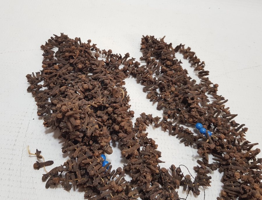 UCUNDA MAŞALLAH YAZILI PENEZ BULUNAN OSMANLI DÖNEMİ KARANFİLLİ GELİN DÖŞLÜĞÜ