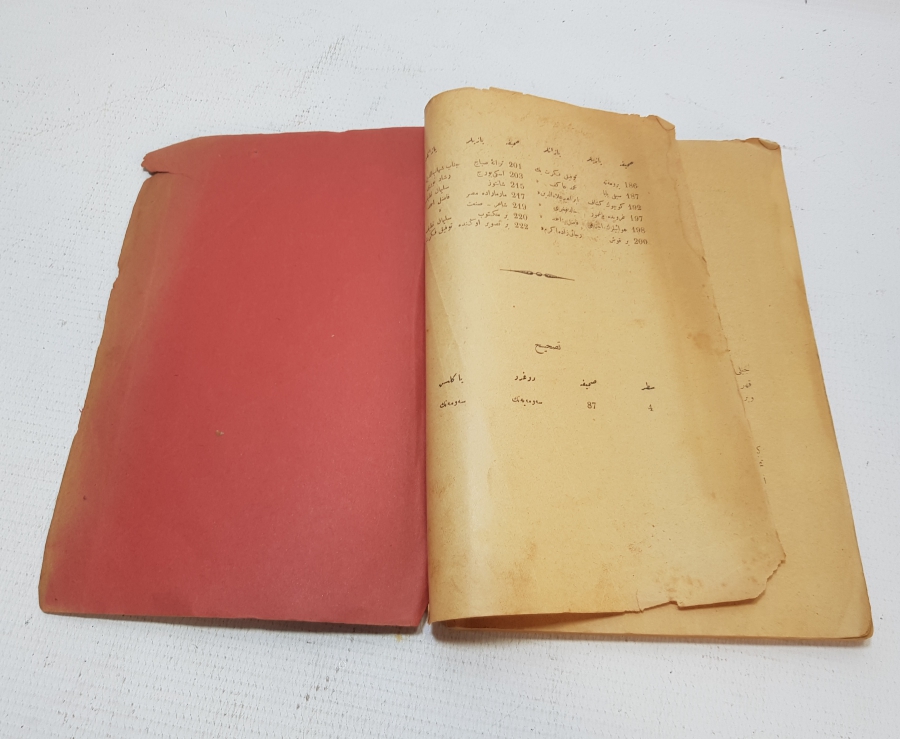 LİSE VE ORTA MEKTEPLER İÇİN YENİ GÜZEL YAZILAR İSİMLİ HARF DEVRİMİ SONRASI BASILMIŞ KİTAP