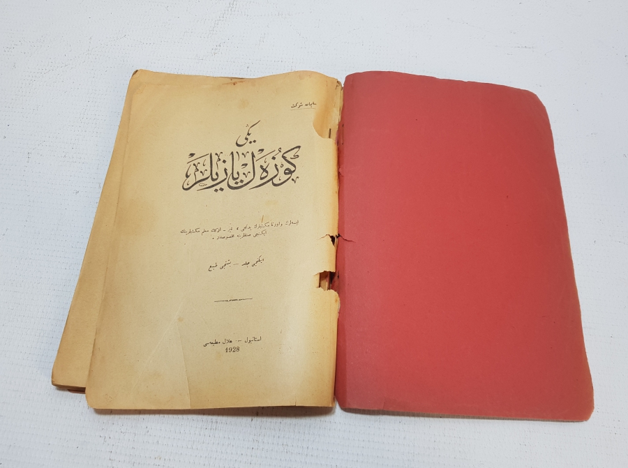 LİSE VE ORTA MEKTEPLER İÇİN YENİ GÜZEL YAZILAR İSİMLİ HARF DEVRİMİ SONRASI BASILMIŞ KİTAP