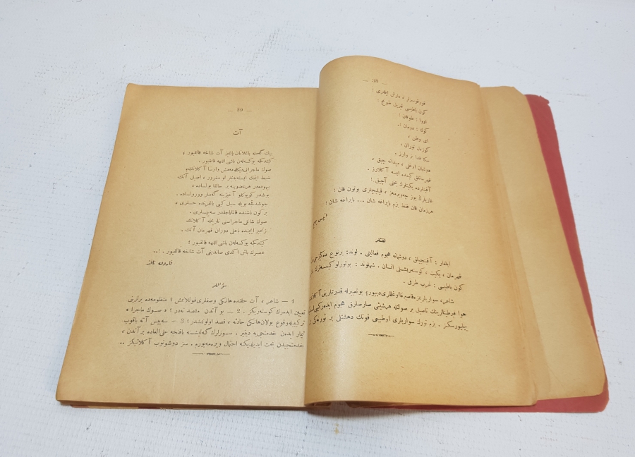 LİSE VE ORTA MEKTEPLER İÇİN YENİ GÜZEL YAZILAR İSİMLİ HARF DEVRİMİ SONRASI BASILMIŞ KİTAP