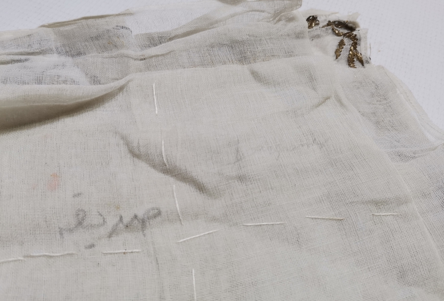 YOĞUN SIRMA İŞÇİLİKLİ AÇILMAMIŞ NADİR GELİN ÇEVRESİ