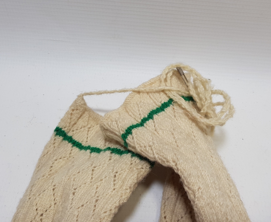 OSMANLI DÖNEMİ ÜZERİ İŞLEMELİ EL ÖRME ÇORAP