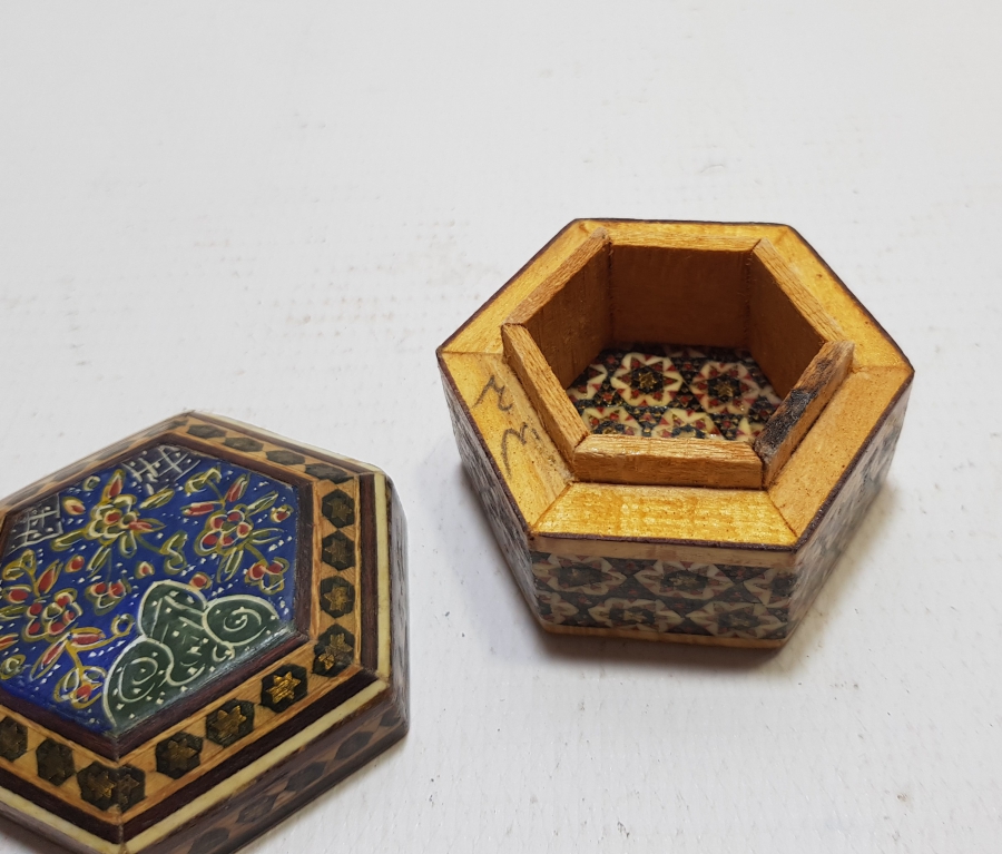 EL BOYAMA VE HATEMİ İŞÇİLİKLİ ANTİKA TESPİH KUTUSU