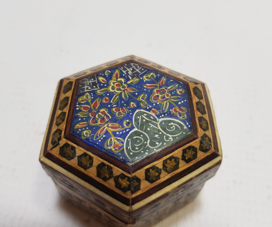 EL BOYAMA VE HATEMİ İŞÇİLİKLİ ANTİKA TESPİH KUTUSU