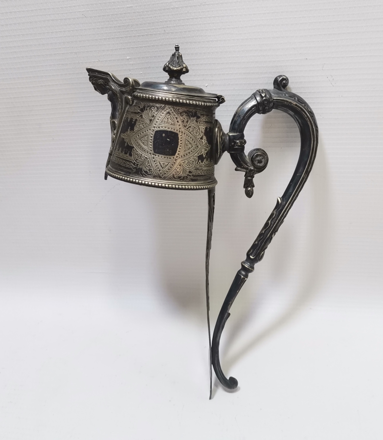 ÜZERİ MELEK FİGÜRLÜ KALEM VE KABARTMA İŞÇİLİKLİ GÜMÜŞ KAPLAMA ANTİKA FRANSIZ SÜRAHİ TUTMACI