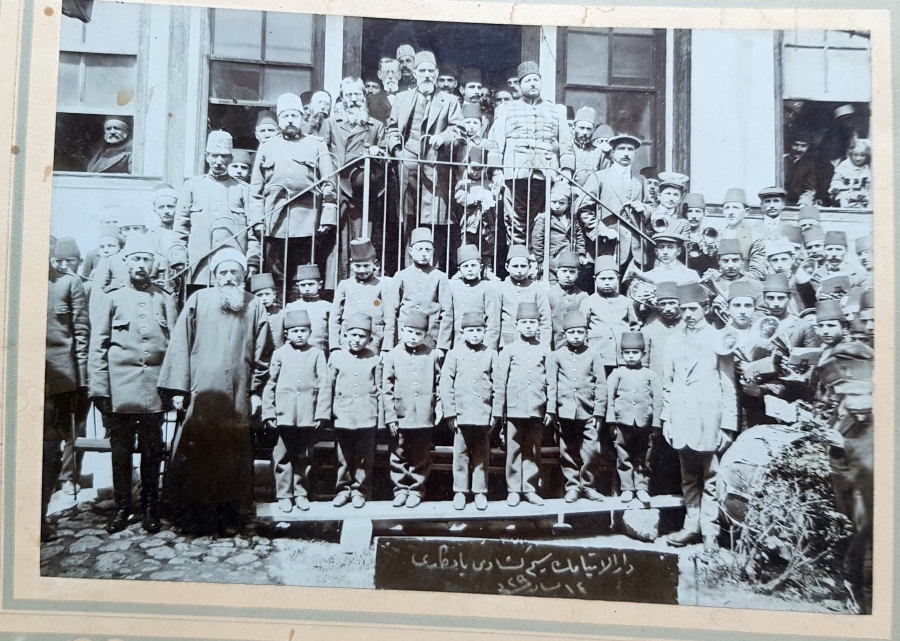 DARULEYTAM ÖĞRENCİLERİYLE ÇEKİLMİŞ OSMANLI DÖNEMİ FOTOĞRAF