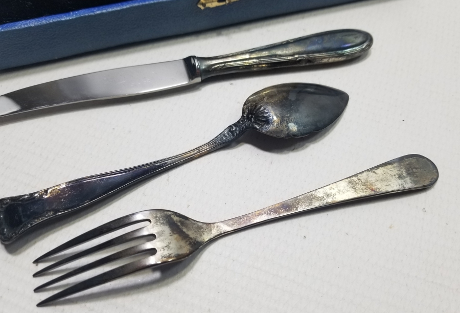 ORİJİNAL KUTUSUNDA ANTİKA GÜMÜŞ ÇATAL-KAŞIK-BIÇAK TAKIMI
