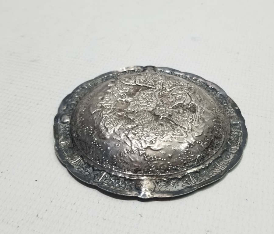 KALEM VE KABARTMA İŞÇİLİKLİ ANTİKA GÜMÜŞ KÜLLÜK