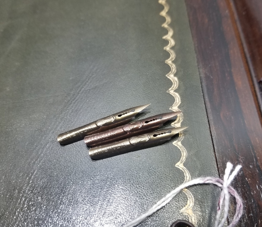 ÜZERİ SEDEF ÇAKMA İŞÇİLİKLİ ORİJİNAL ANAHTARIYLA ÇOK NADİR OSMANLI HATTAT SEYAHAT SANDIĞI