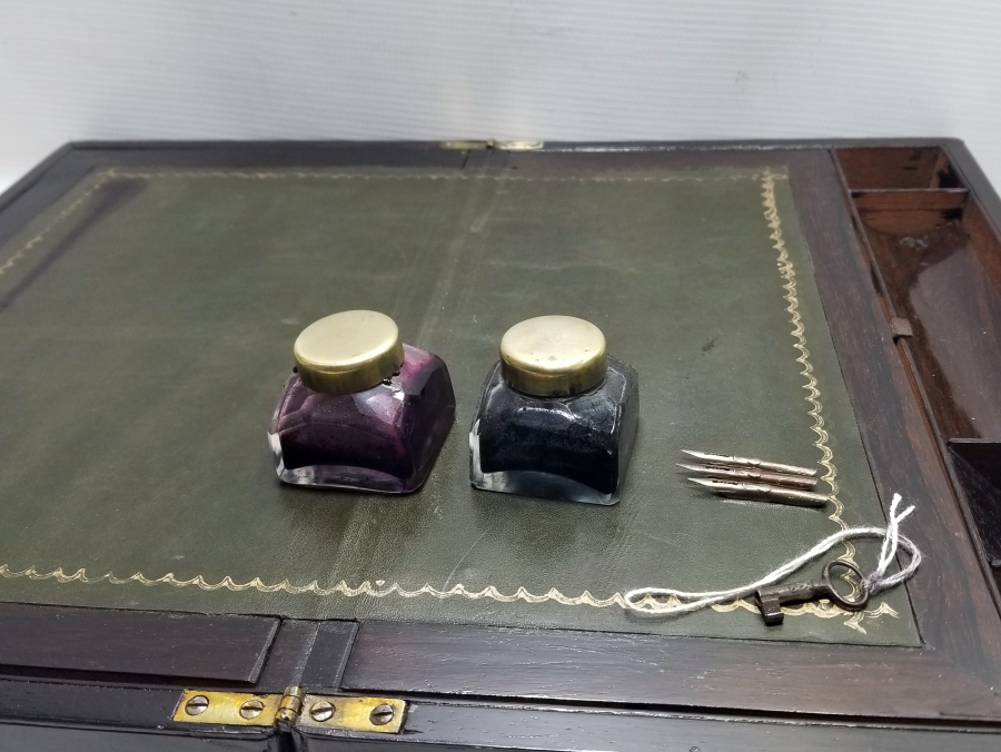 ÜZERİ SEDEF ÇAKMA İŞÇİLİKLİ ORİJİNAL ANAHTARIYLA ÇOK NADİR OSMANLI HATTAT SEYAHAT SANDIĞI