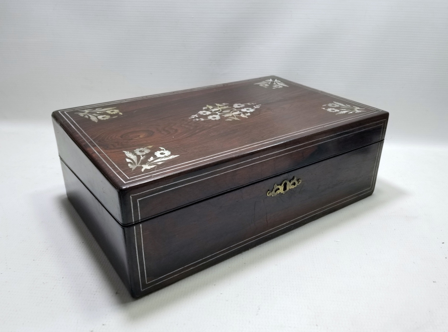 ÜZERİ SEDEF ÇAKMA İŞÇİLİKLİ ORİJİNAL ANAHTARIYLA ÇOK NADİR OSMANLI HATTAT SEYAHAT SANDIĞI