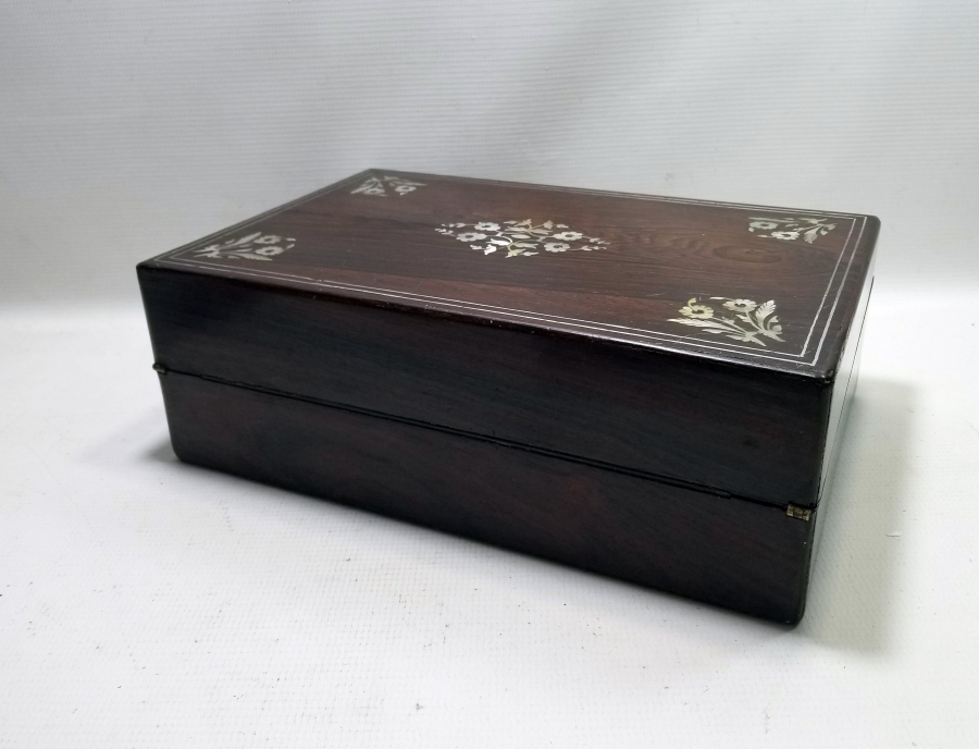 ÜZERİ SEDEF ÇAKMA İŞÇİLİKLİ ORİJİNAL ANAHTARIYLA ÇOK NADİR OSMANLI HATTAT SEYAHAT SANDIĞI