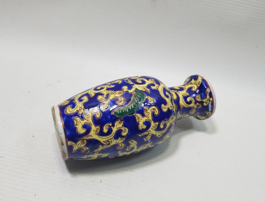 1850LERDEN KABARTMA BOYALI NADİR ÇİN PORSELEN VAZO