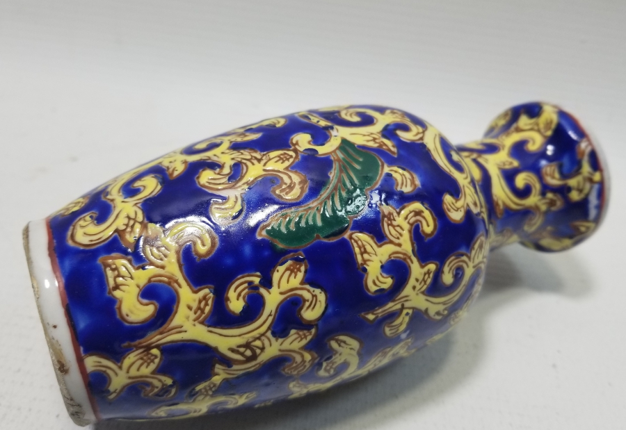 1850LERDEN KABARTMA BOYALI NADİR ÇİN PORSELEN VAZO