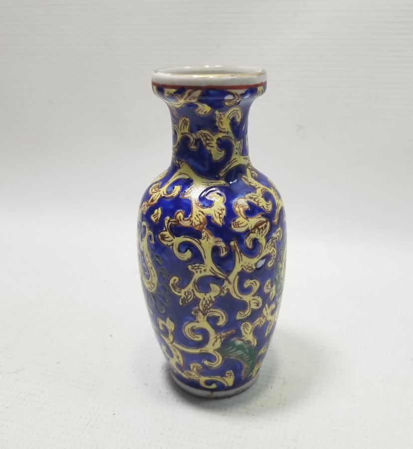 1850LERDEN KABARTMA BOYALI NADİR ÇİN PORSELEN VAZO