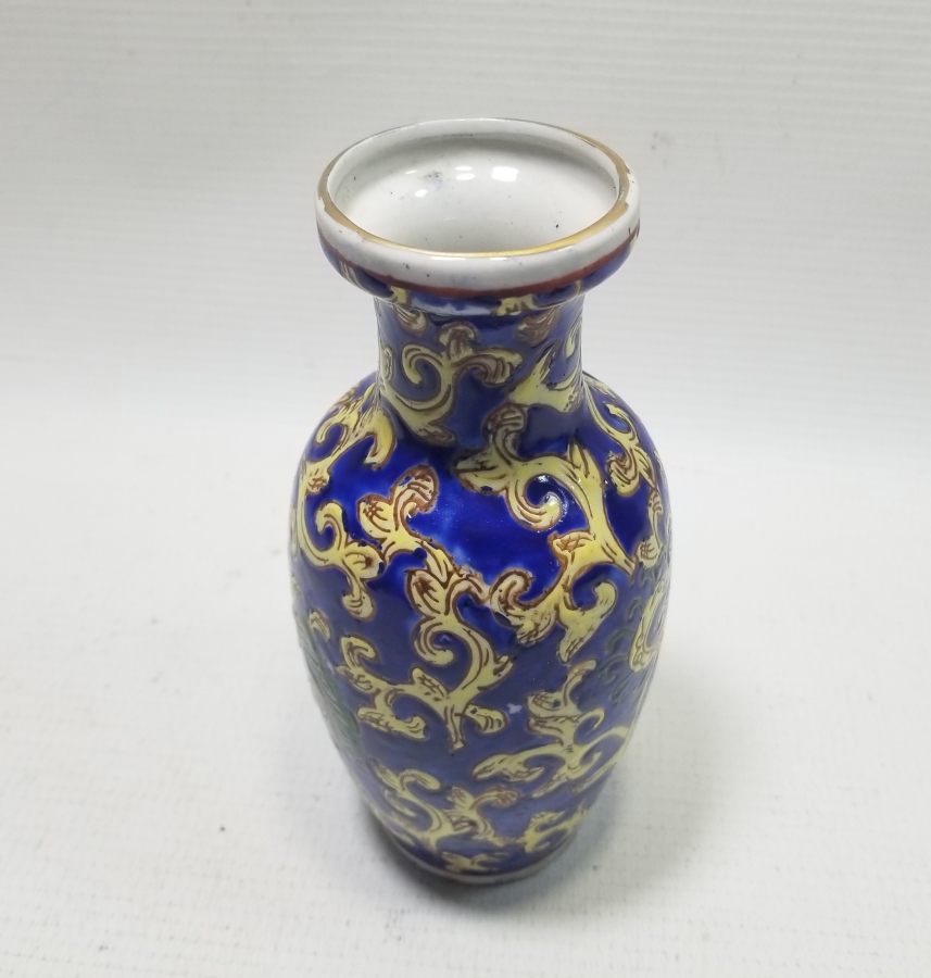 1850LERDEN KABARTMA BOYALI NADİR ÇİN PORSELEN VAZO