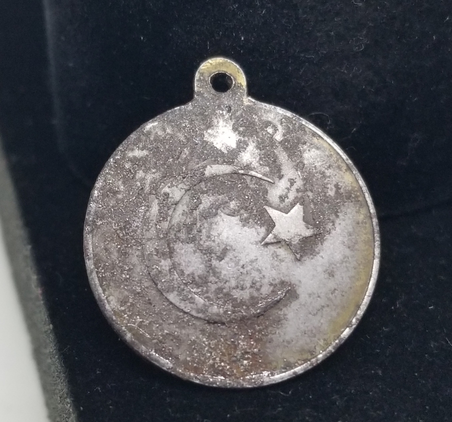 ÜZERİ AY YILDIZLI ANTİKA ATATÜRK MADALYON