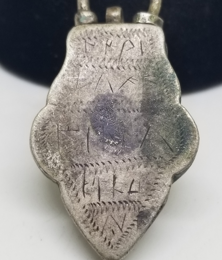 KİLİT FORMUNDA YAPILMIŞ OSMANLI DÖNEMİ ÜZERİ EBCEDLİ ÇOK NADİR GÜMÜŞ MUHABBET TILSIMI