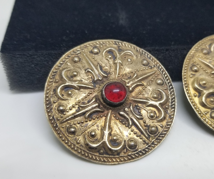 ÜZERİ DOĞAL TAŞLI VE KABARTMA İŞÇİLİKLİ EL YAPIMI OSMANLI DÖNEMİ ERMENİ KÜPE