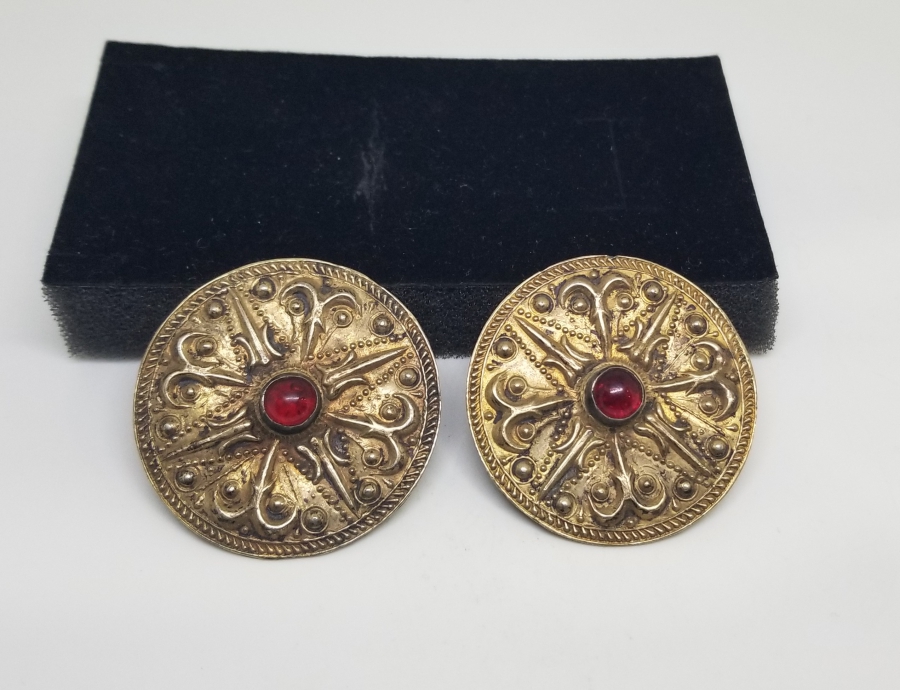 ÜZERİ DOĞAL TAŞLI VE KABARTMA İŞÇİLİKLİ EL YAPIMI OSMANLI DÖNEMİ ERMENİ KÜPE