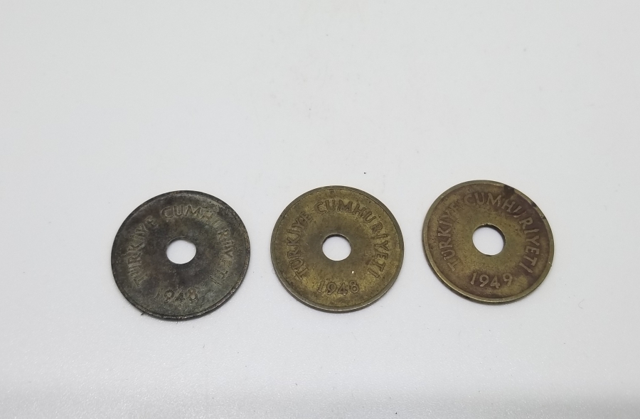 1948-1949 YILLARINA AİT 3 ADET DELİKLİ 2,5 KURUŞ