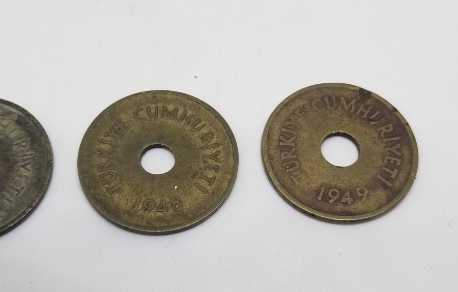 1948-1949 YILLARINA AİT 3 ADET DELİKLİ 2,5 KURUŞ