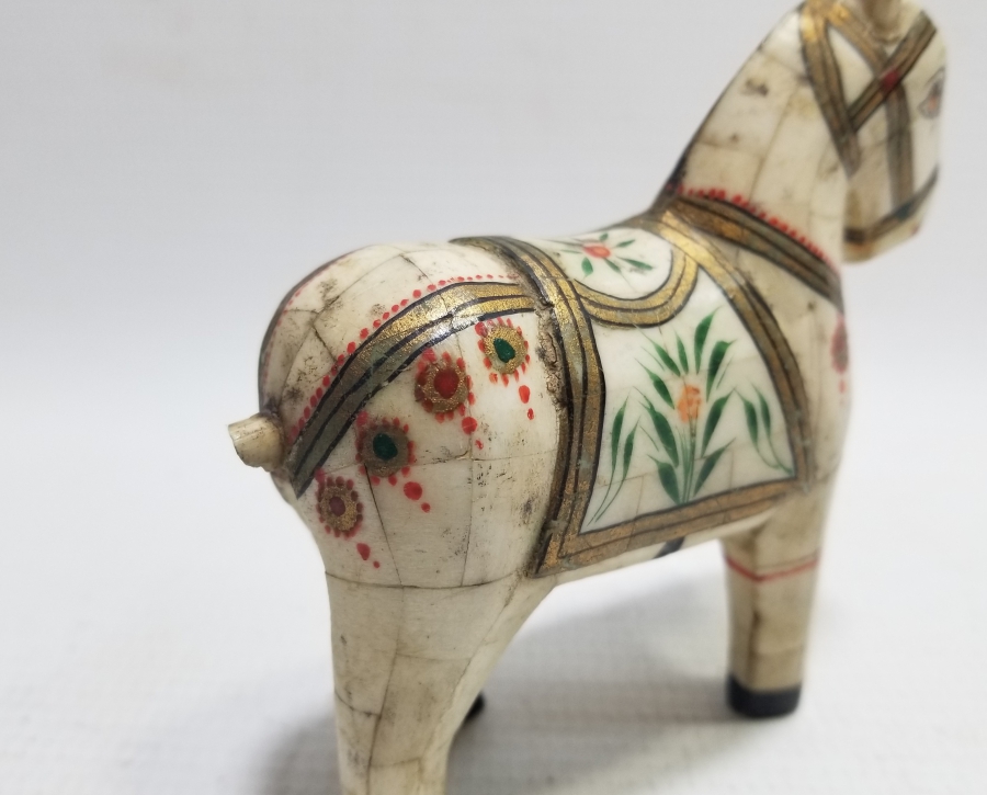 KEMİK ÜZERİ ALTIN VERMEYLİ VE KÖK BOYALI OSMANLI DÖNEMİ EL YAPIMI NADİR EYÜP OYUNCAK