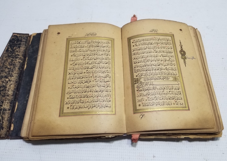 SARAY MATBAASINDA BASILMIŞ ABDÜLHAMİD HAN'IN ÖZEL KÜTÜPHANESİNE AİT ALTIN VARAKLI NADİR KUR'AN-I KERİM