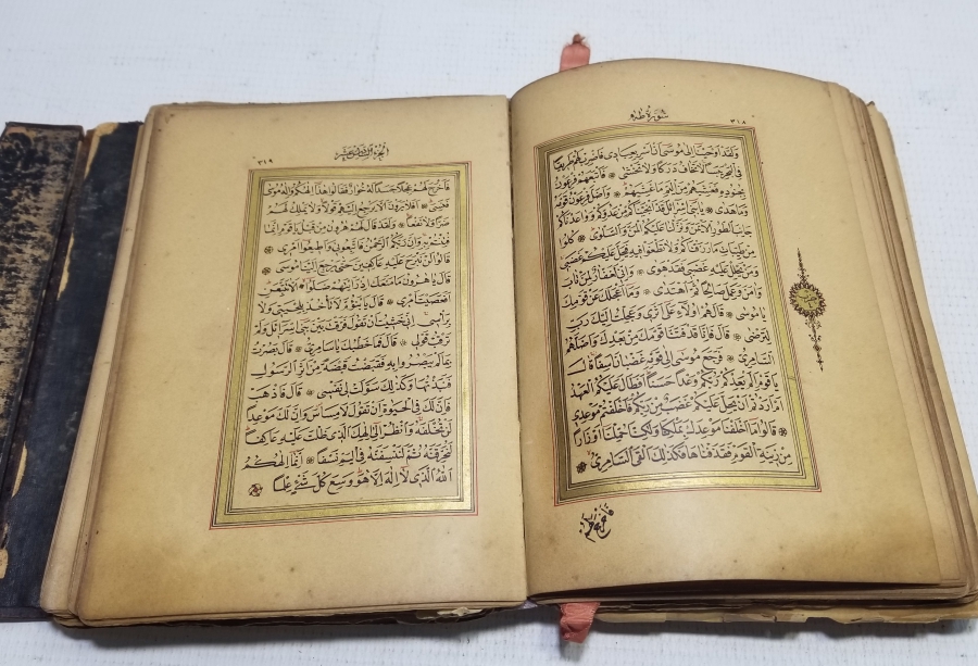 SARAY MATBAASINDA BASILMIŞ ABDÜLHAMİD HAN'IN ÖZEL KÜTÜPHANESİNE AİT ALTIN VARAKLI NADİR KUR'AN-I KERİM