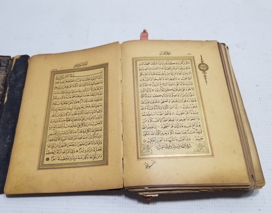 SARAY MATBAASINDA BASILMIŞ ABDÜLHAMİD HAN'IN ÖZEL KÜTÜPHANESİNE AİT ALTIN VARAKLI NADİR KUR'AN-I KERİM