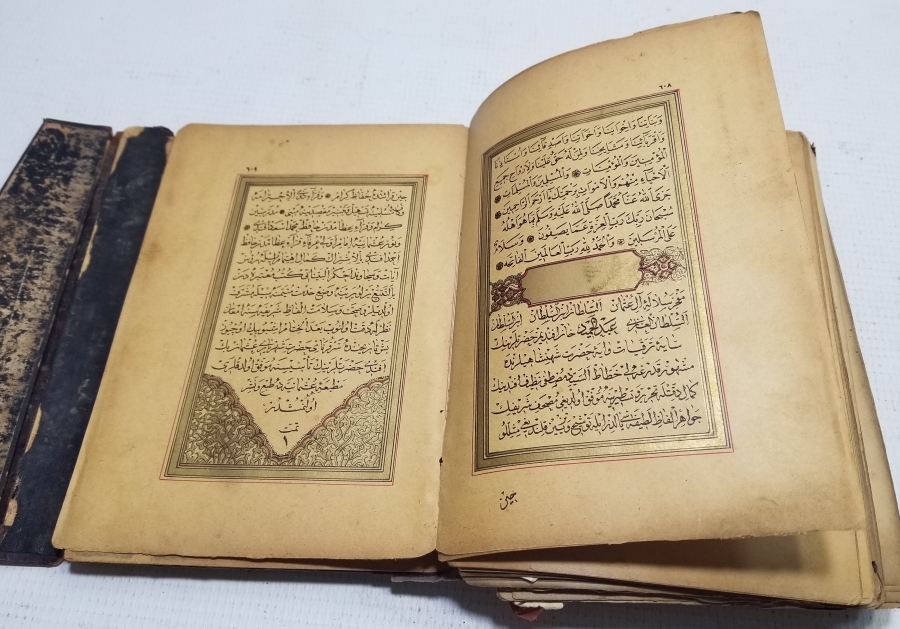 SARAY MATBAASINDA BASILMIŞ ABDÜLHAMİD HAN'IN ÖZEL KÜTÜPHANESİNE AİT ALTIN VARAKLI NADİR KUR'AN-I KERİM