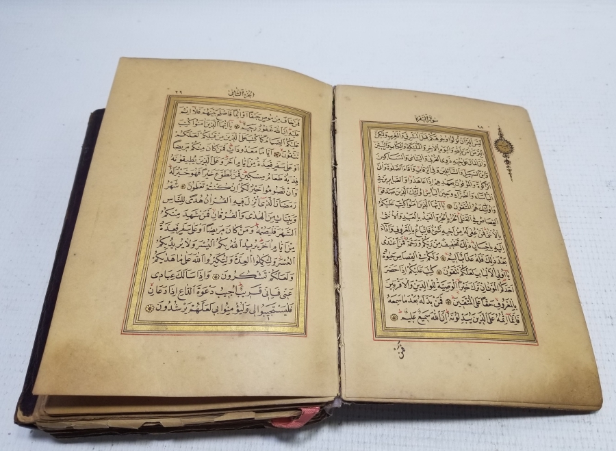 SARAY MATBAASINDA BASILMIŞ ABDÜLHAMİD HAN'IN ÖZEL KÜTÜPHANESİNE AİT ALTIN VARAKLI NADİR KUR'AN-I KERİM