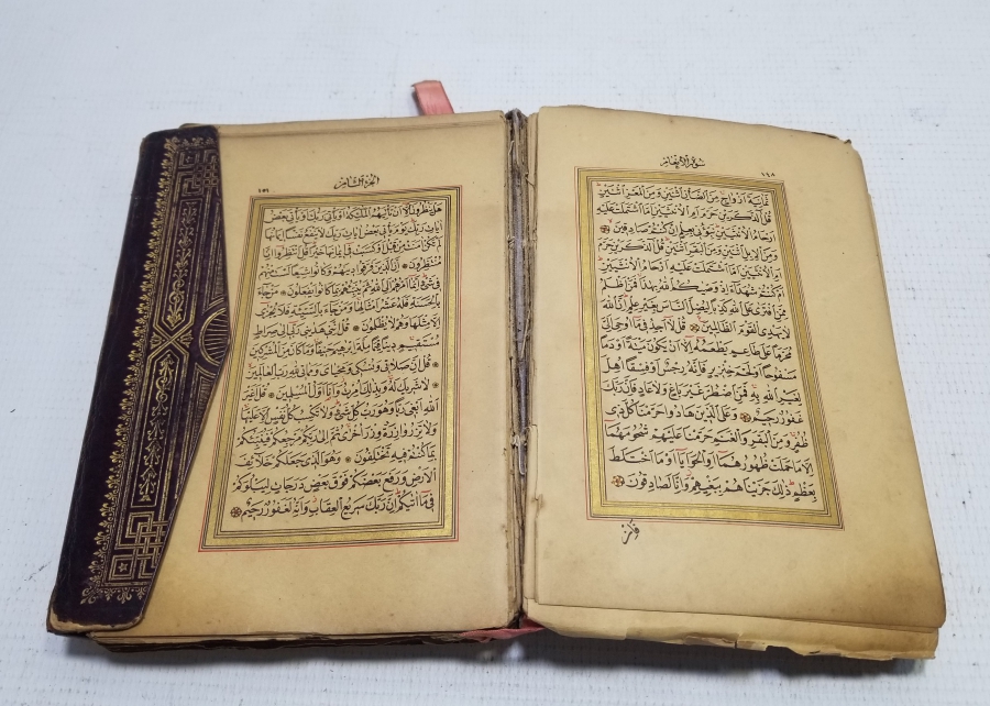 SARAY MATBAASINDA BASILMIŞ ABDÜLHAMİD HAN'IN ÖZEL KÜTÜPHANESİNE AİT ALTIN VARAKLI NADİR KUR'AN-I KERİM