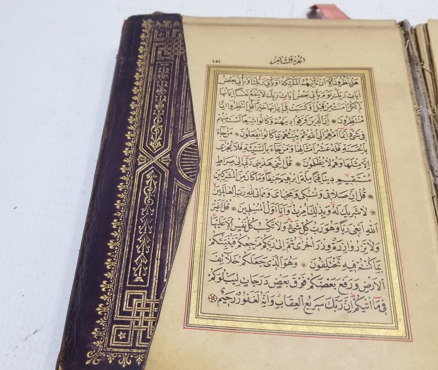 SARAY MATBAASINDA BASILMIŞ ABDÜLHAMİD HAN'IN ÖZEL KÜTÜPHANESİNE AİT ALTIN VARAKLI NADİR KUR'AN-I KERİM