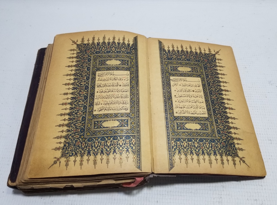 SARAY MATBAASINDA BASILMIŞ ABDÜLHAMİD HAN'IN ÖZEL KÜTÜPHANESİNE AİT ALTIN VARAKLI NADİR KUR'AN-I KERİM