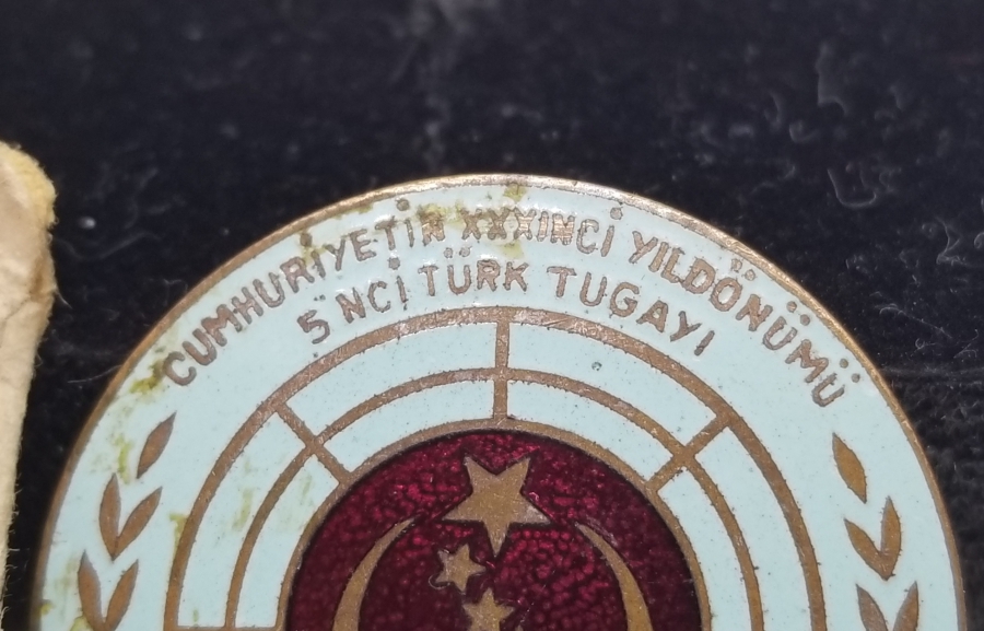 ORJİNAL KUTUSUNDA MİNELİ KORE HARBİ ROZETİ