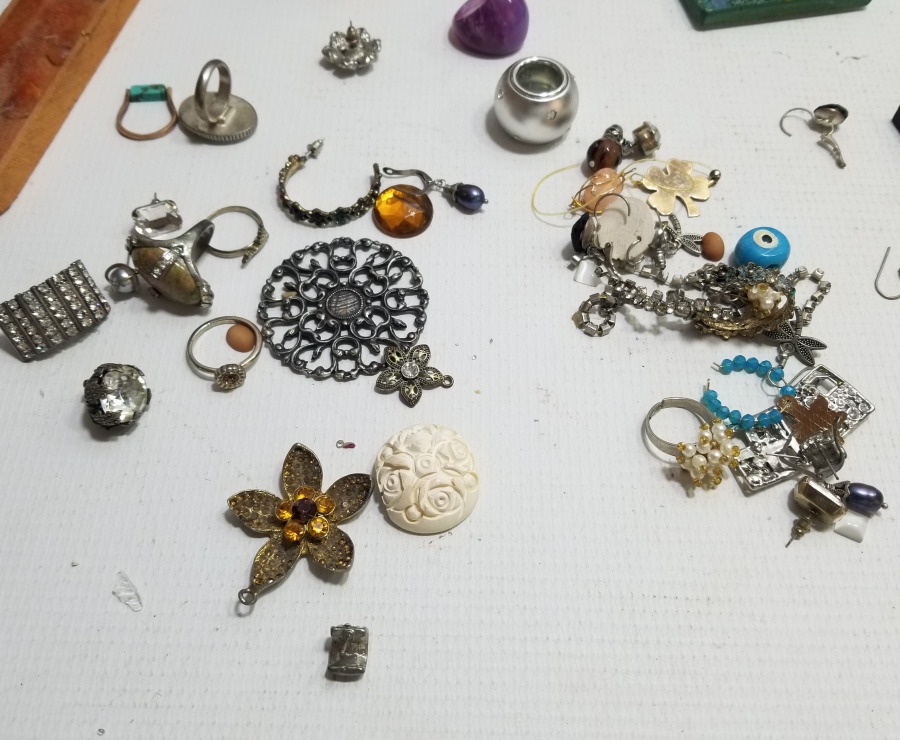 DEKORATİF OBJE VE TAKI LOTU