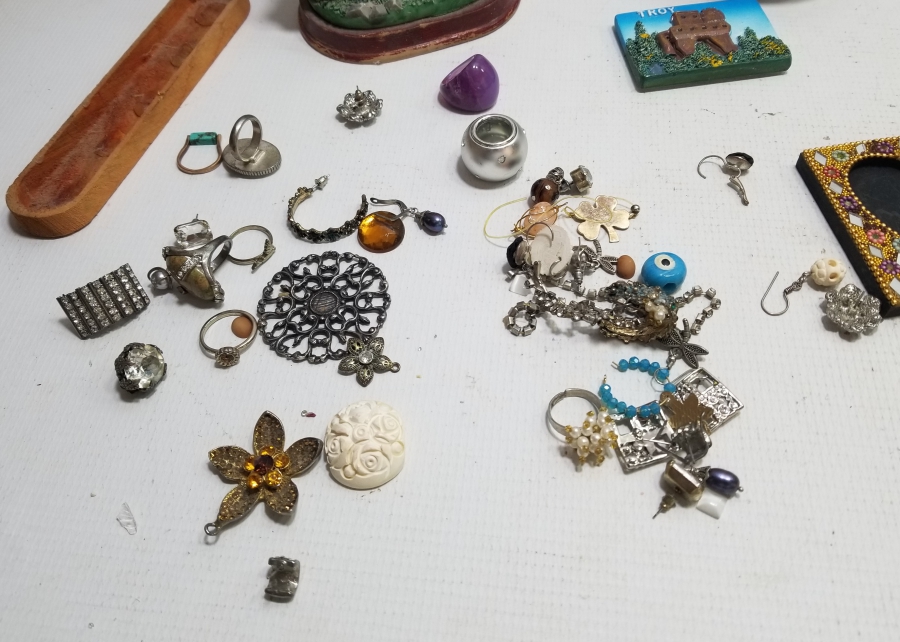 DEKORATİF OBJE VE TAKI LOTU