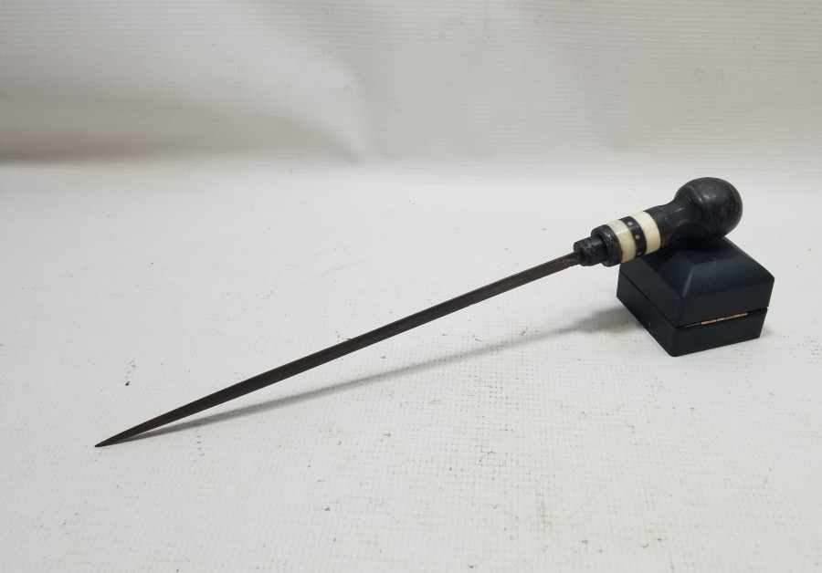 BOYNUZ VE KEMİK SAPLI ÜZERİ OSMANLICA YAZILI NADİR BEKTAŞİ ŞEYHİ'NE AİT GİZLİ ŞİŞ BASTON