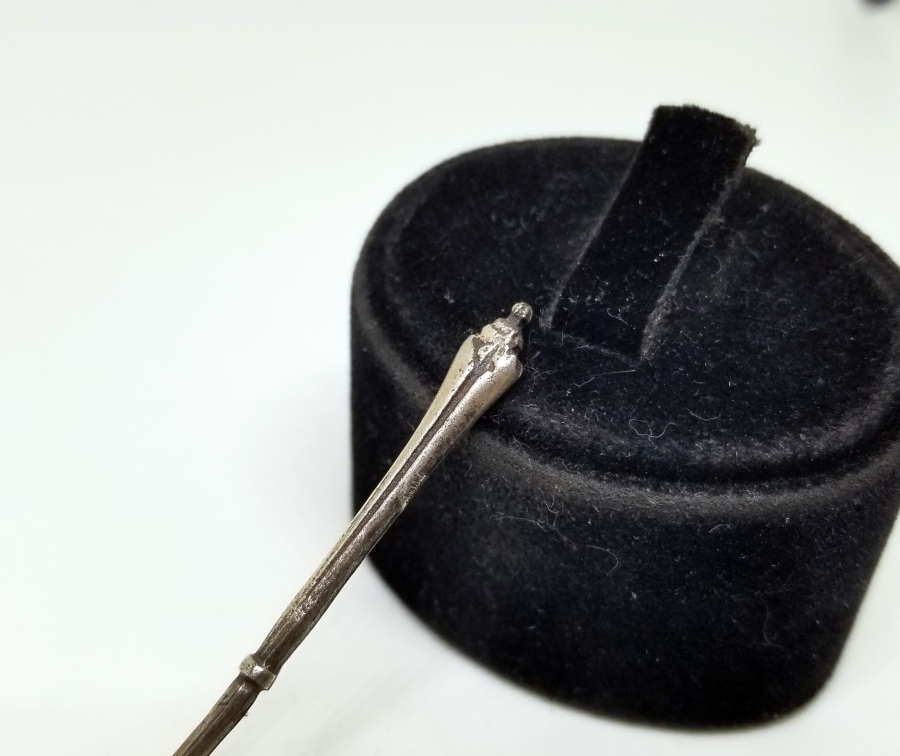 ÜST KISMI LALE FORMUNDA OSMANLI DÖNEMİ GÜMÜŞ İĞNE